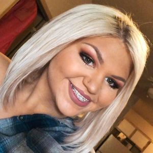 Meet your Posher, Leanna